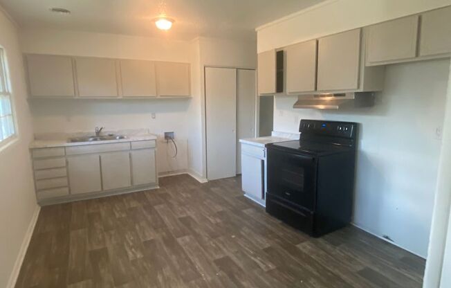 3 beds, 1 bath, $900