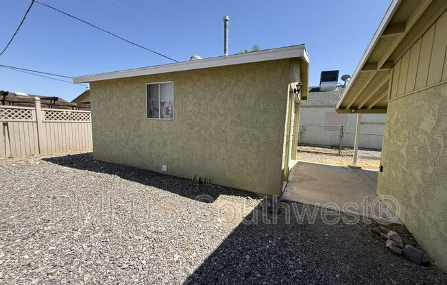 1386 LAKESIDE DR