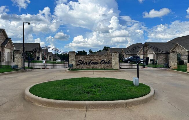 3 beds, 2 baths, 1,289 sqft, $1,695, Unit 9160 Shadow Oak Drive