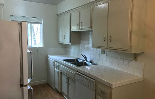 2 beds, 2 baths, 950 sqft, $2,600, Unit D