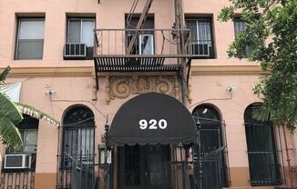 920 S HOBART BLVD