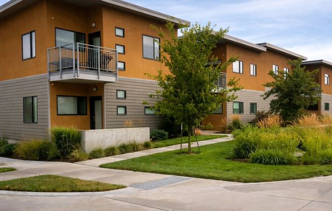 2 beds, 1 bath, 900 sqft, $1,099, Unit 5-301