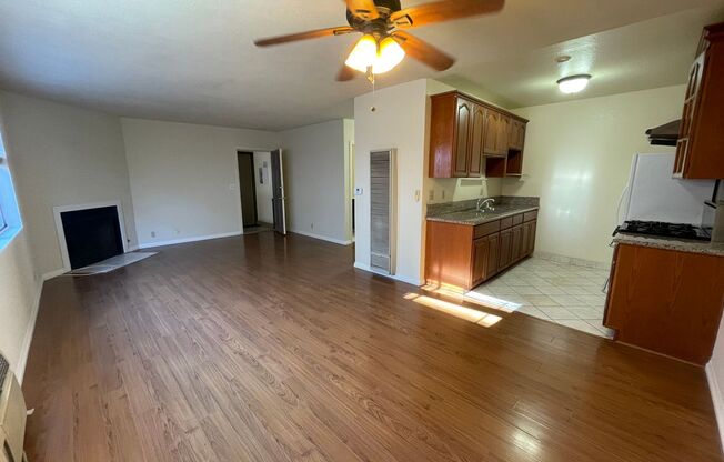 2 beds, 1 bath, 900 sqft, $2,300