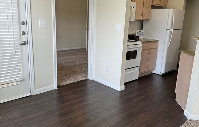 2 beds, 2 baths, 900 sqft, $1,059