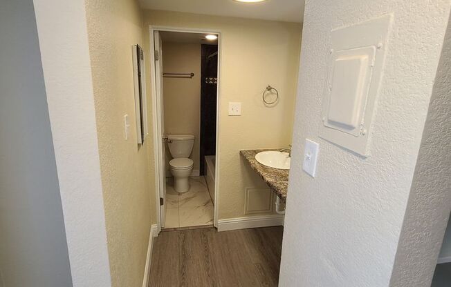 2 beds, 1 bath, 842 sqft, $1,399, Unit Apt 11