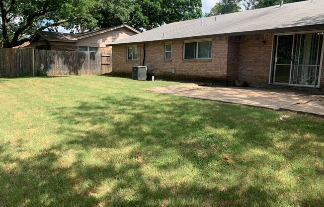 Adorable 3-2-2 near DFW Airport!