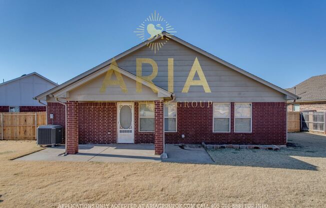 Beautiful East Norman 3 Bed/2 Bath Home with HUGE Backyard! AVAILABLE NOW!