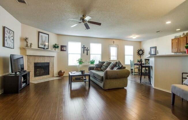 Charming 3-Bedroom, 2-Bath Home in Highly Sought-After Frisco ISD!