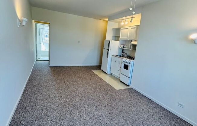 Studio, 1 bath, 241 sqft, $1,230, Unit 614