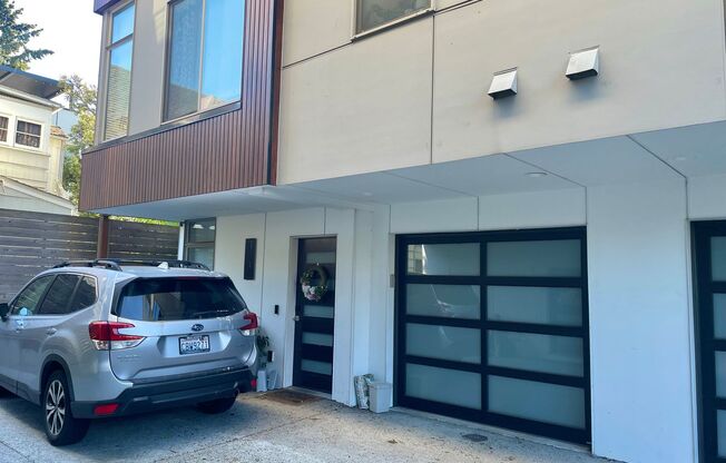 Sophisticated 3 Bedroom Townhome