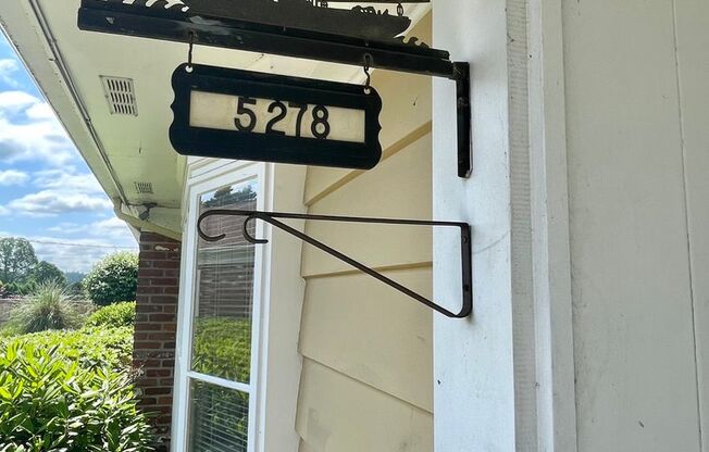 Stunning Two-bedroom In SW Portland~ Great Natural Light~ Two Wood Burning Fireplaces~ Covered Carport with Electric Opener~ Serene Outdoor Patio~ Fur Babies Welcome