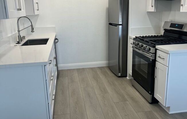 2 beds, 1 bath, 802 sqft, $2,595, Unit 6920-J