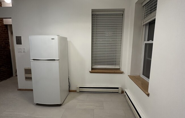 1 bed, 1 bath, $2,700, Unit 1R