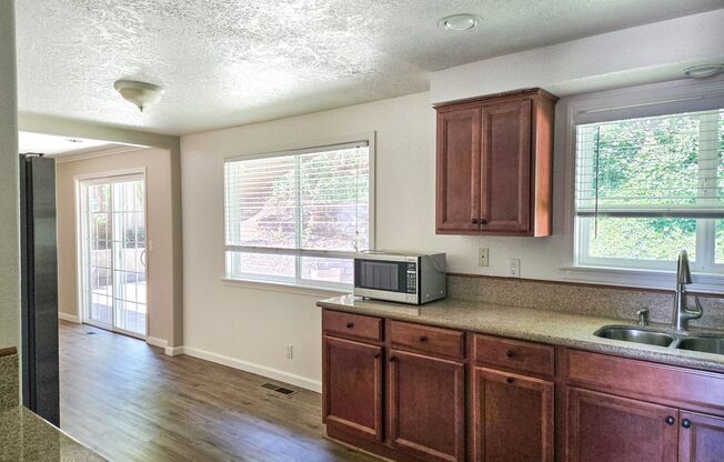 Single Story Home In South Salem ~ 5245 Lone Oak Rd