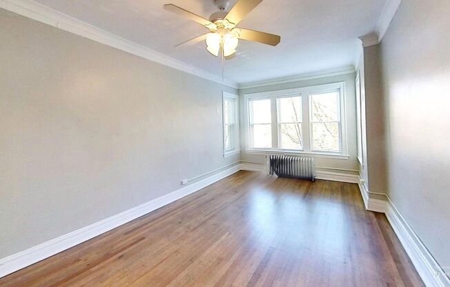 Second Floor Portage Park One Bedroom Includes Heat