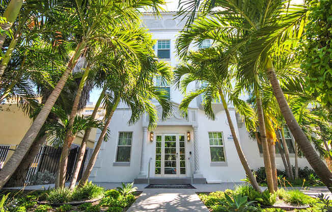 Welcome to Helios Apartments Miami Beach