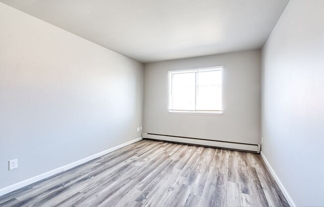 2 beds, 1 bath, 900 sqft, $1,099, Unit 433-304