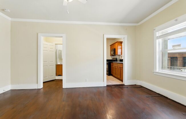 Remodeled Condo blocks form Beach & Downtown Long Beach!