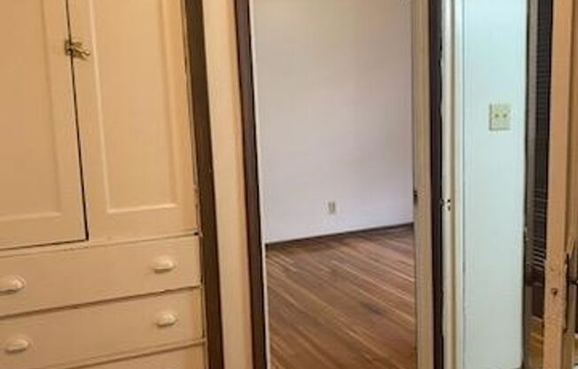 1 bed, 1 bath, 410 sqft, $945, Unit 8 - 24