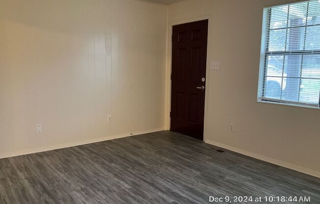 2 beds, 1 bath, 872 sqft, $1,350, Unit 01930