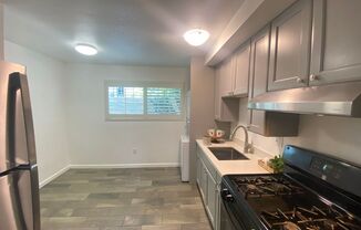 2 beds, 1 bath, $2,495, Unit Apt. B