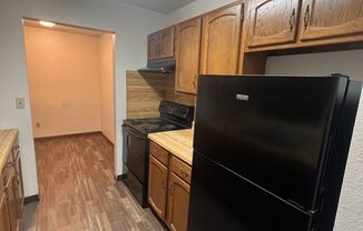 2 beds, 1 bath, $775, Unit 306