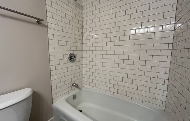 2 beds, 2 baths, $1,495, Unit 222