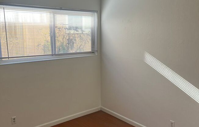 2 beds, 1 bath, $2,200, Unit 2