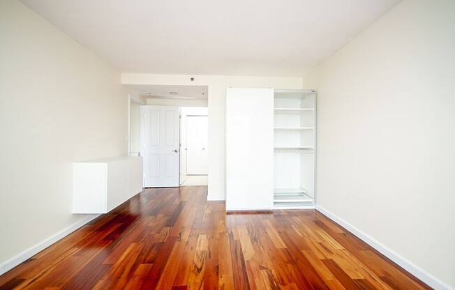 2 beds, 2 baths, 1,014 sqft, $4,100, Unit 1521