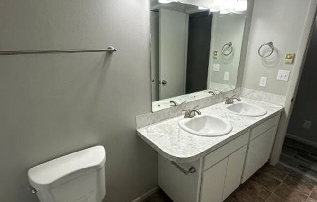 2 beds, 1 bath, 864 sqft, $1,195, Unit Unit 13