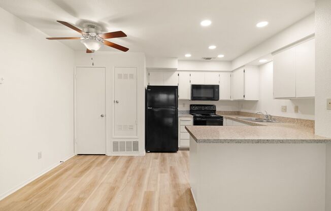 2 beds, 1 bath, 825 sqft, $1,595, Unit 048