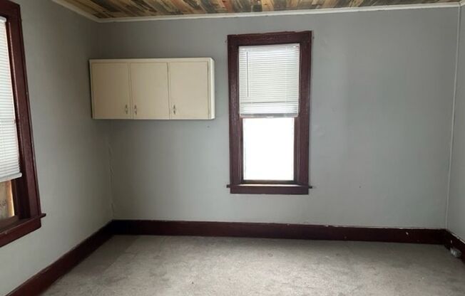 2 beds, 1 bath, $950, Unit Unit 1 (Lower)