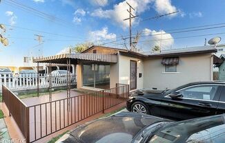 106 East Lomita Avenue