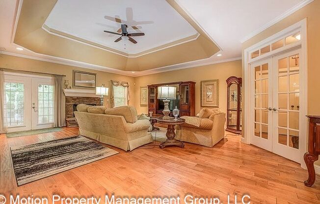 682 E MOURNING DOVE CT