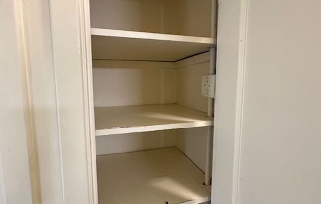 2 beds, 1 bath, 689 sqft, $1,375, Unit 402A