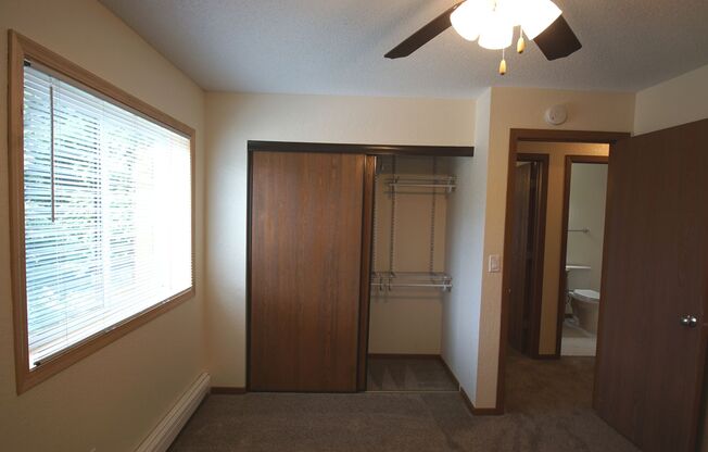 2 beds, 2 baths, 915 sqft, $1,695, Unit 204
