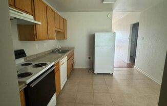 2 beds, 1 bath, 870 sqft, $1,000