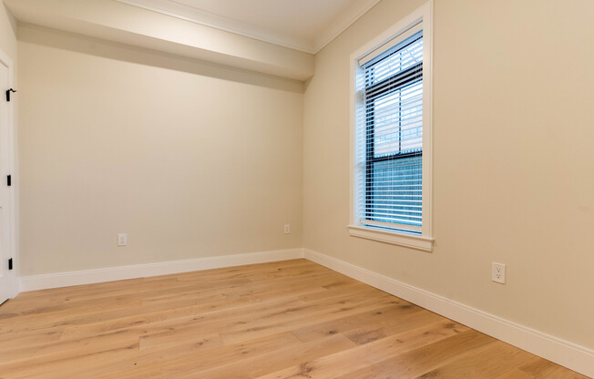 2 beds, 2 baths, 925 sqft, $4,075, Unit 102