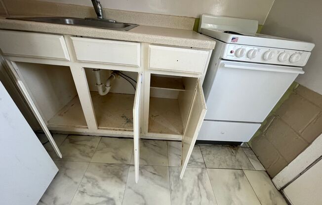 1 bed, 1 bath, 500 sqft, $650, Unit Admiral3