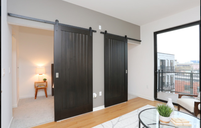 Studio, 1 bath, 550 sqft, $1,475, Unit 515