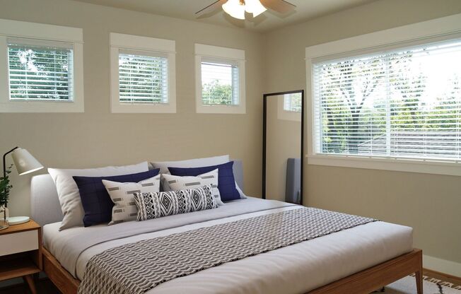 UT PRE-LEASE: Beautiful 6 Bed/ 4 Ba Home In North Loop Area, Mins To UT