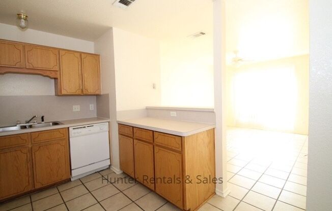 2 beds, 1.5 baths, $775