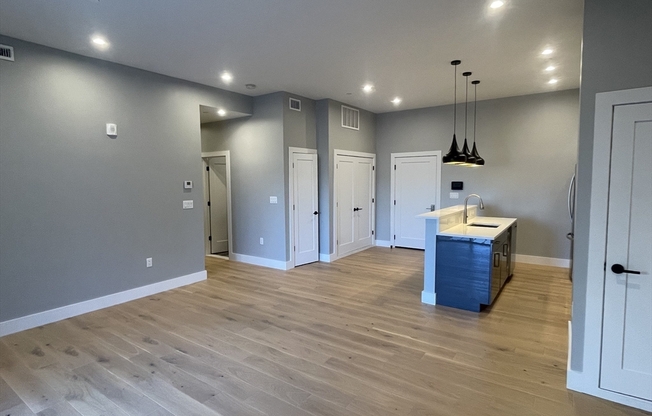 2 beds, 2 baths, 918 sqft, $3,595, Unit 220