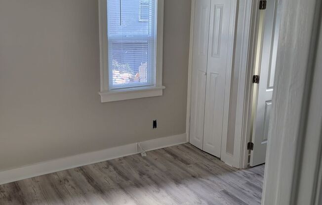 UPDATE ONE BED  ONE BATH SINGLE STANDING UNIT WITH PARKING