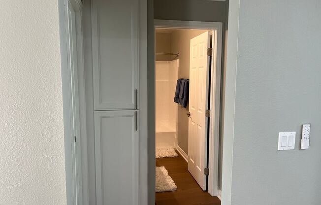 2 beds, 1 bath, 850 sqft, $2,810, Unit C-7