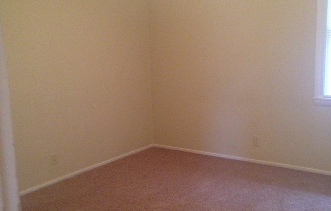 2 beds, 1 bath, $1,045