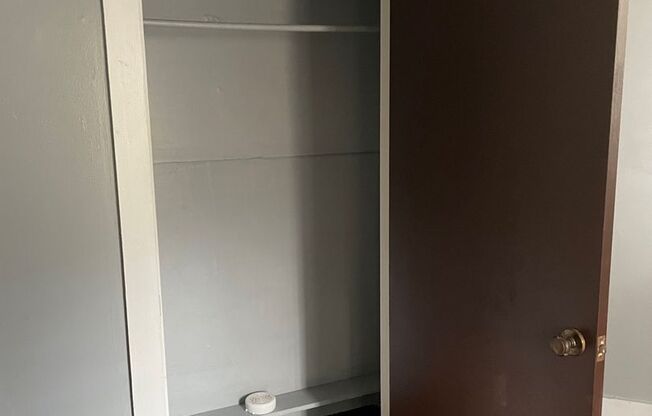 Nice 1 bedroom, 1 bath rental on Coming Street.  Available now...