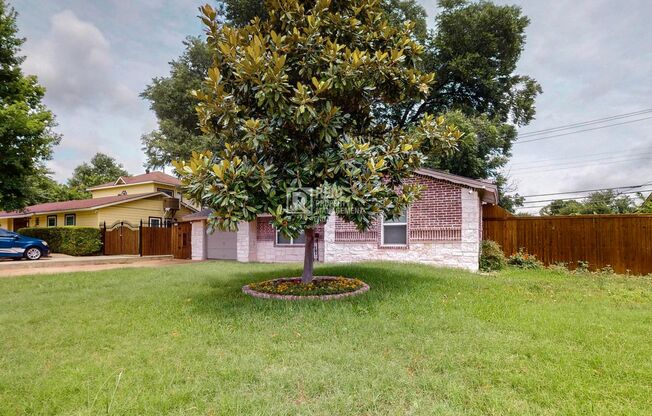 Single Story 3-Bedroom Home in Irving Available for Rent