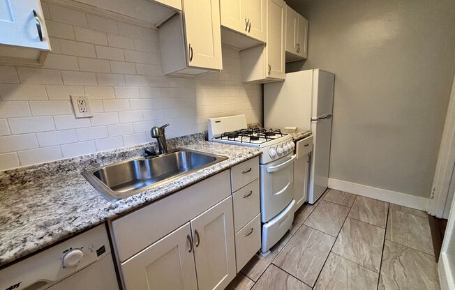 2 beds, 1 bath, 800 sqft, $1,520, Unit 6230 Fifth Ave. #A3-E