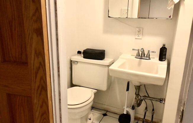 1 bed, 1 bath, $900, Unit 89